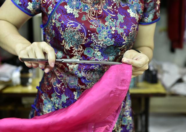 Xu hướng in lụa trong thời trang