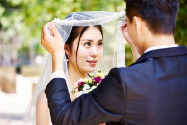 Thiết kế thiệp cưới điện tử hiện đại
