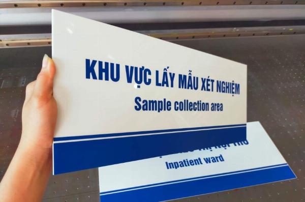 Hình ảnh minh họa công nghệ in decal UV hiện đại