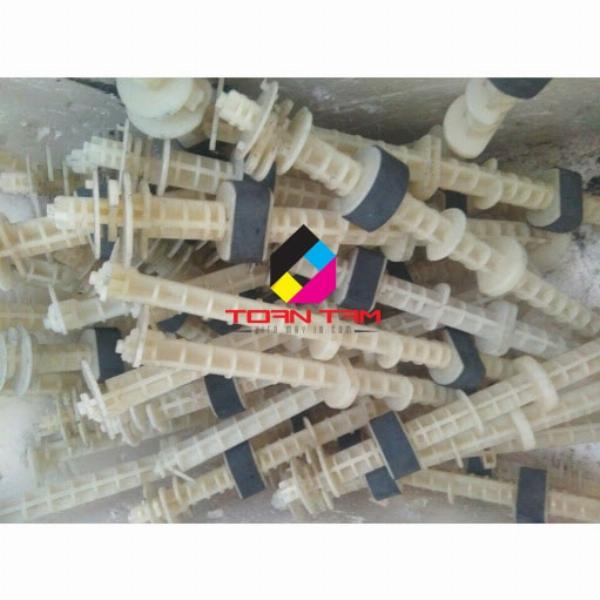 Kiểm tra trục cuốn và khay giấy máy in