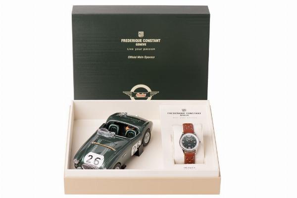 Lịch treo tường vintage với hình ảnh ô tô cổ điển